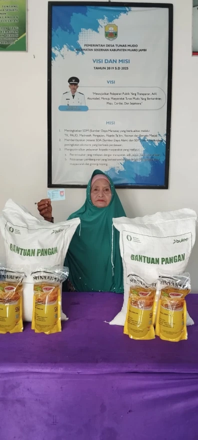 Desa Tunas Mudo Salurkan Bantuan Pangan Beras dan Minyak Goreng Tahun 2026 kepada 213 Penerima Manfaat